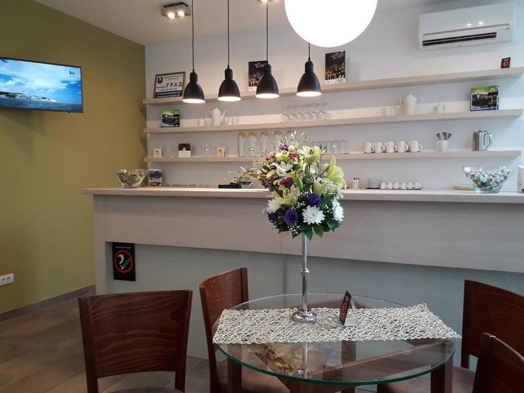Konaciste Grad B&B อูชิเซ ภายนอก รูปภาพ