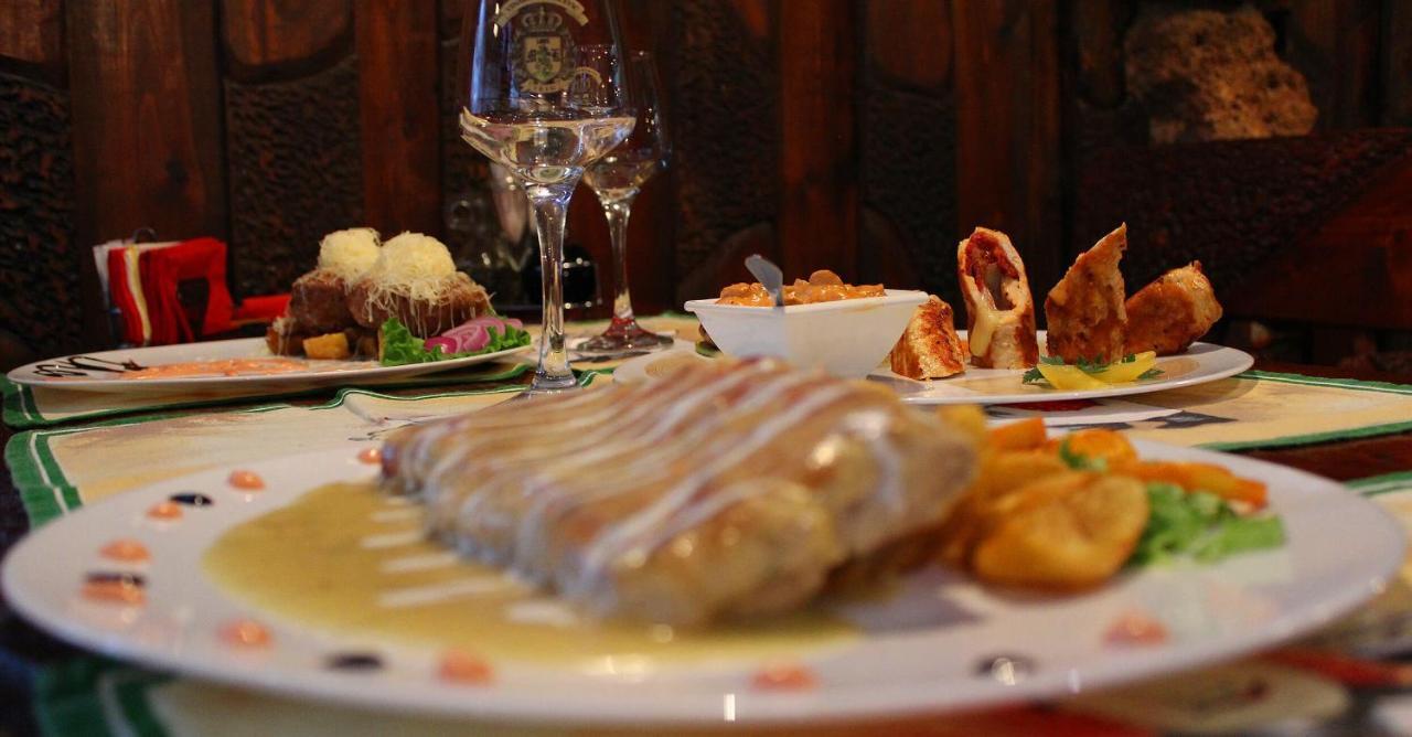 Konaciste Grad B&B อูชิเซ ภายนอก รูปภาพ